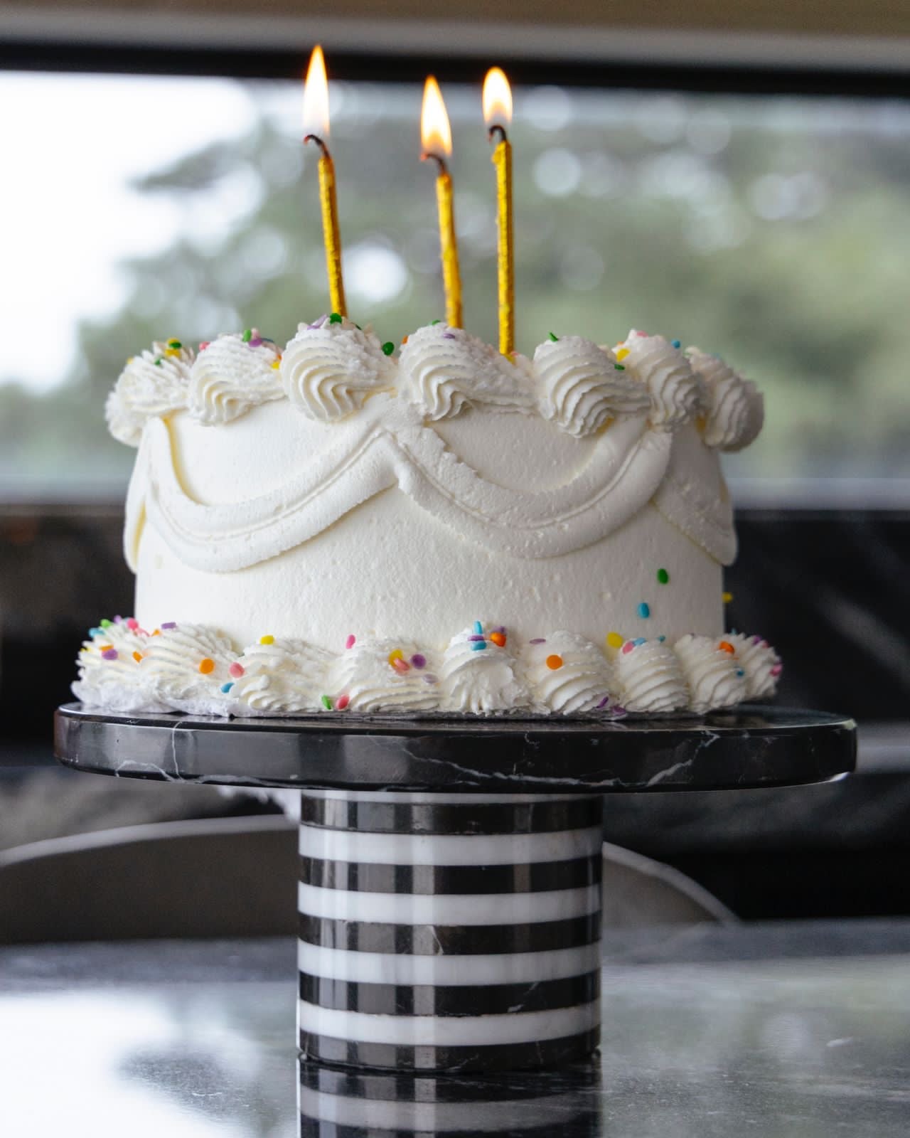 Pastelera Black & White Stripes