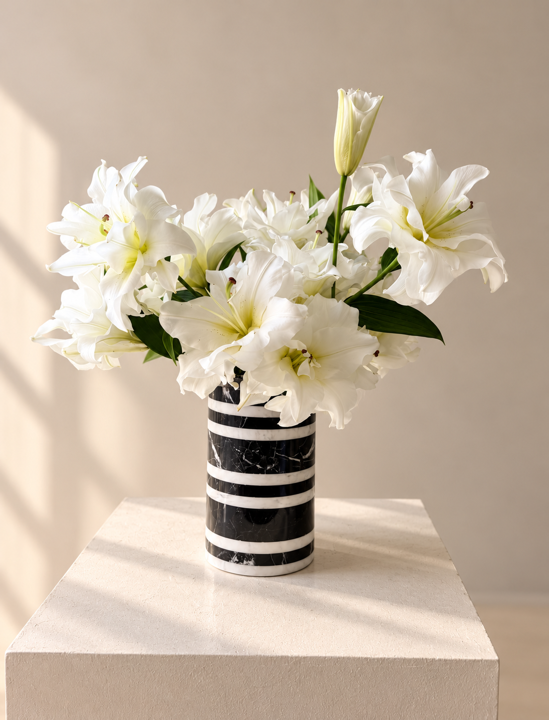Florero Rayas Negro