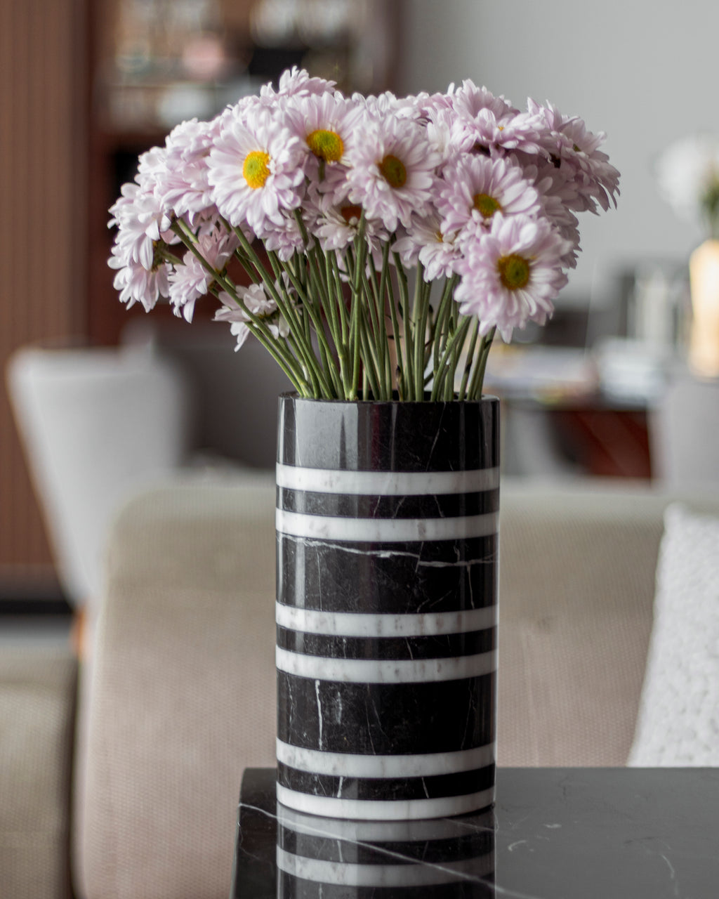 Florero Rayas Negro